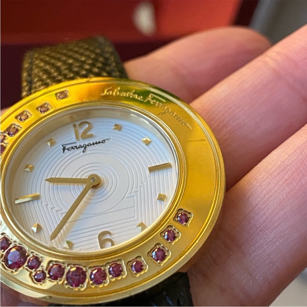 SOLD.Salvatore Ferragamo classic timeless Watch - Picture 12 of 15